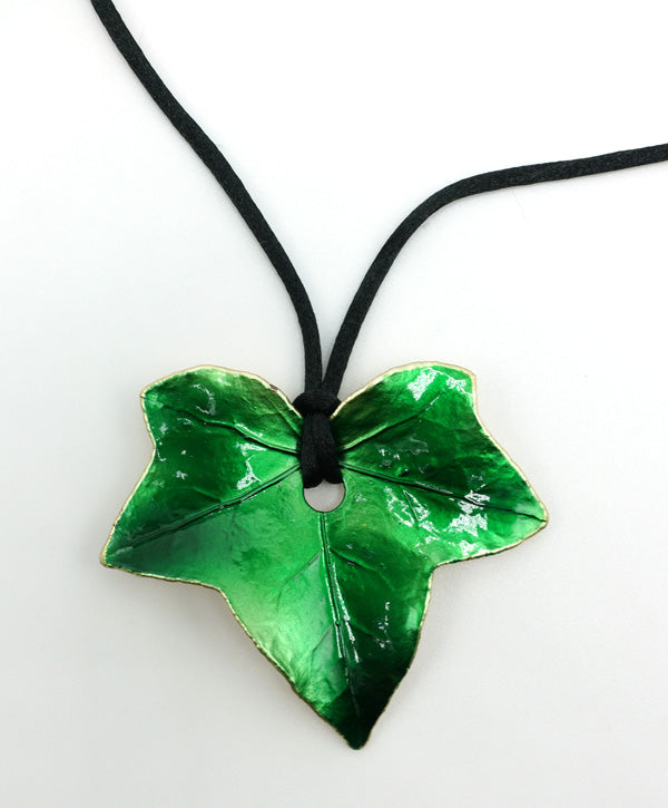 real ivy leaf preserved as necklace pendant