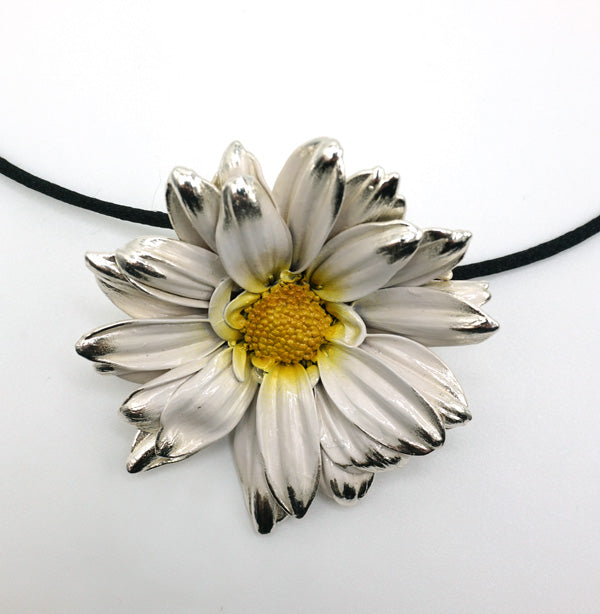 real daisy preserved pendant with white enamel petals
